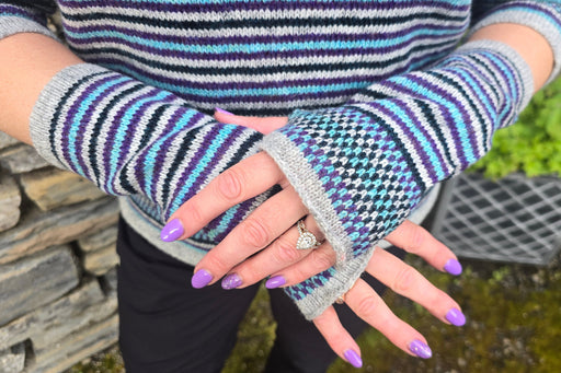 Annie Glue Stripey Gloves in Blue Haze