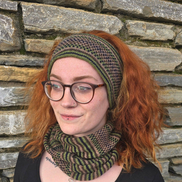 Annie Glue Stripey Snood in Peat